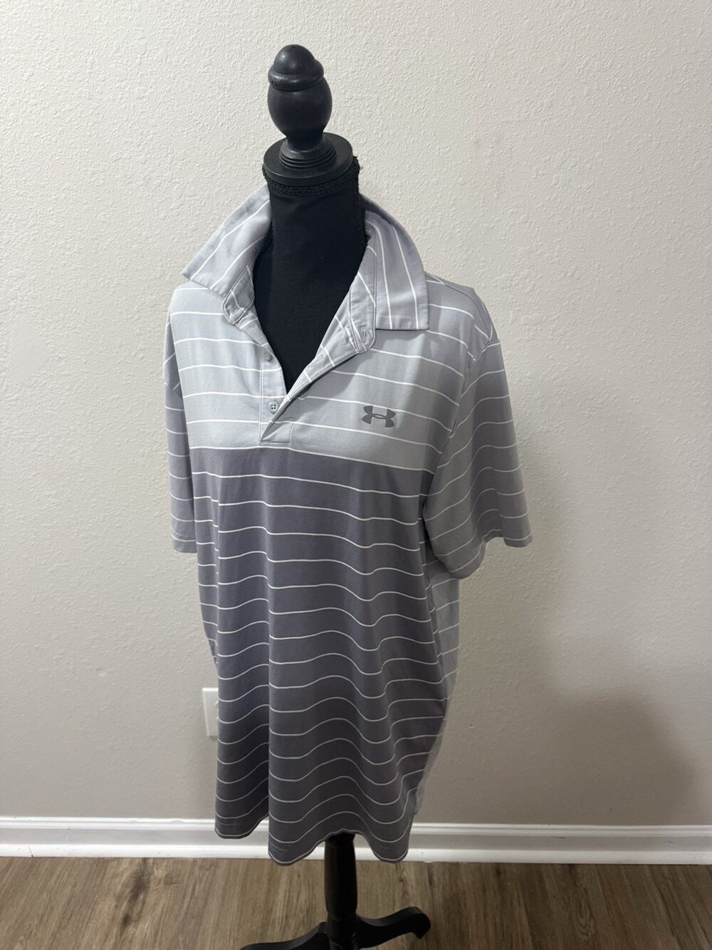 Under Armour Polo Shirt Mens Large Gray Striped HeatGear Loose Fit Golf Athletic